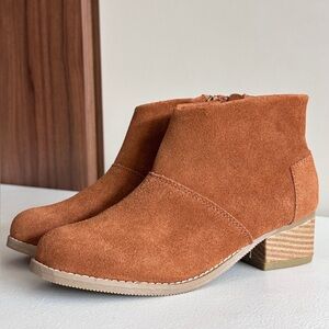 Toms Chestnut Brown Suede Little Girl Ankle Boots Size 2